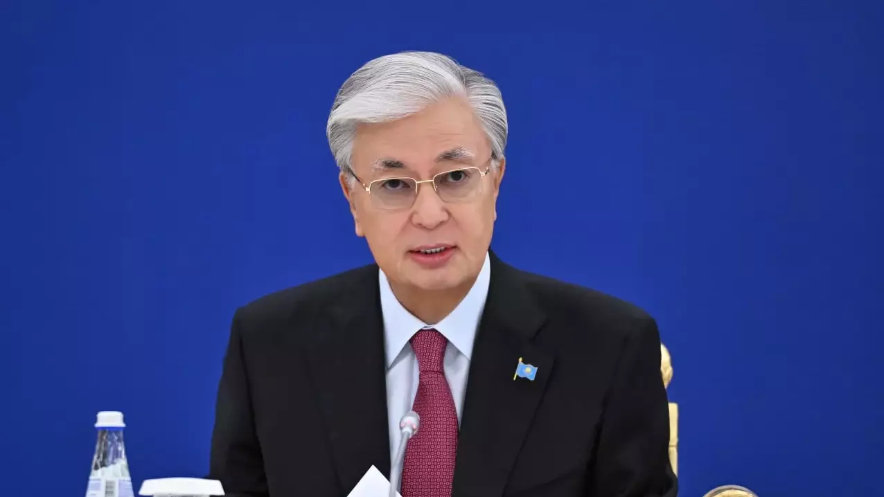 Тоқаев Украинадағы жағдайды реттеу жөнінде Трамптың ұсынысын қолдады