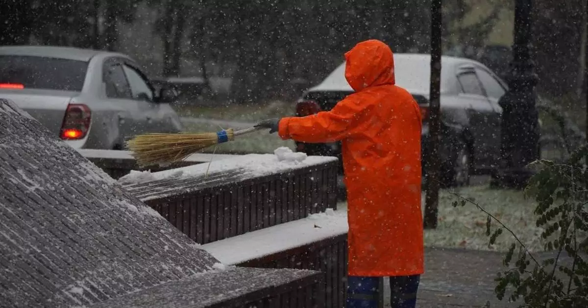 Снег, дождь и до 17 градусов тепла обещают в мегаполисах Казахстана в пятницу.