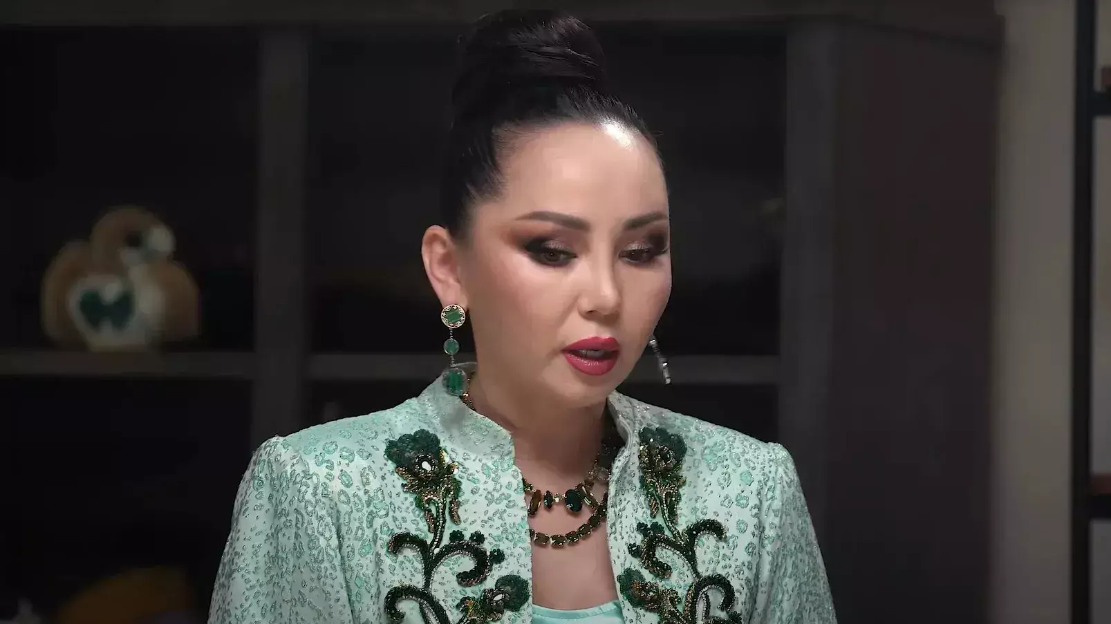 &#171;Кешірім сұра!&#187;: Танымал блогер Баянды орнына қойып тастады (ВИДЕО)