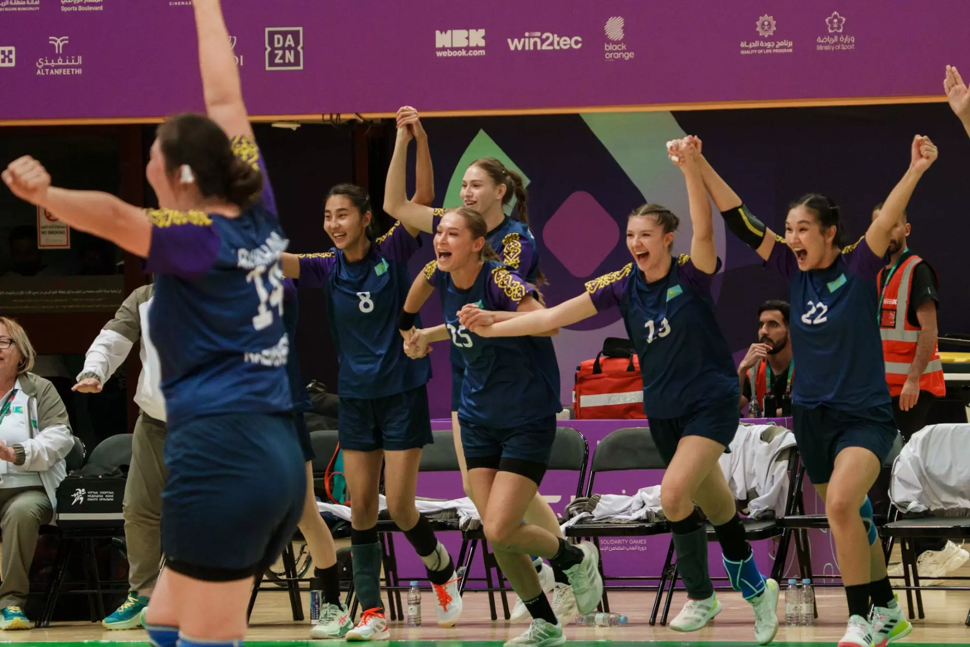 Казахстанские гандболистки одолели соперниц из Турции в напряженном матче