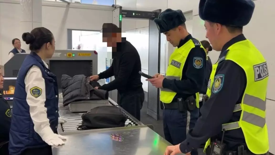 Алматы әуежайында қауіпті зат тасымалдаған студент ұсталды