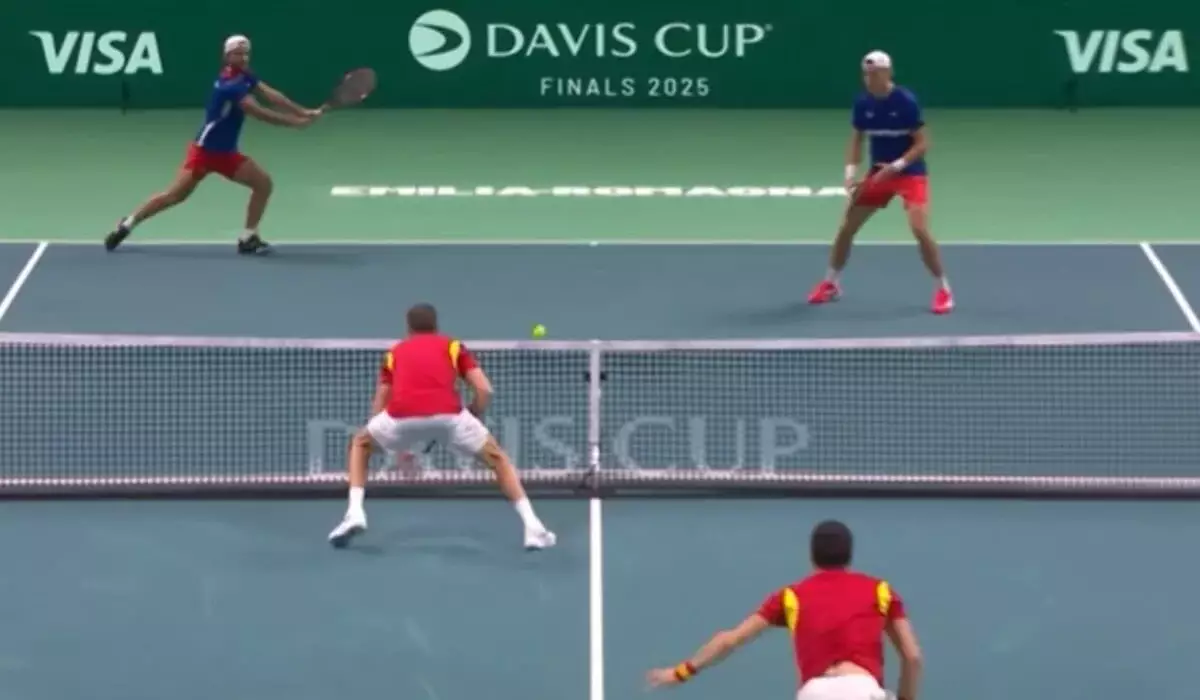 Полуфиналы Кубка Дэвиса стартуют в Болонье