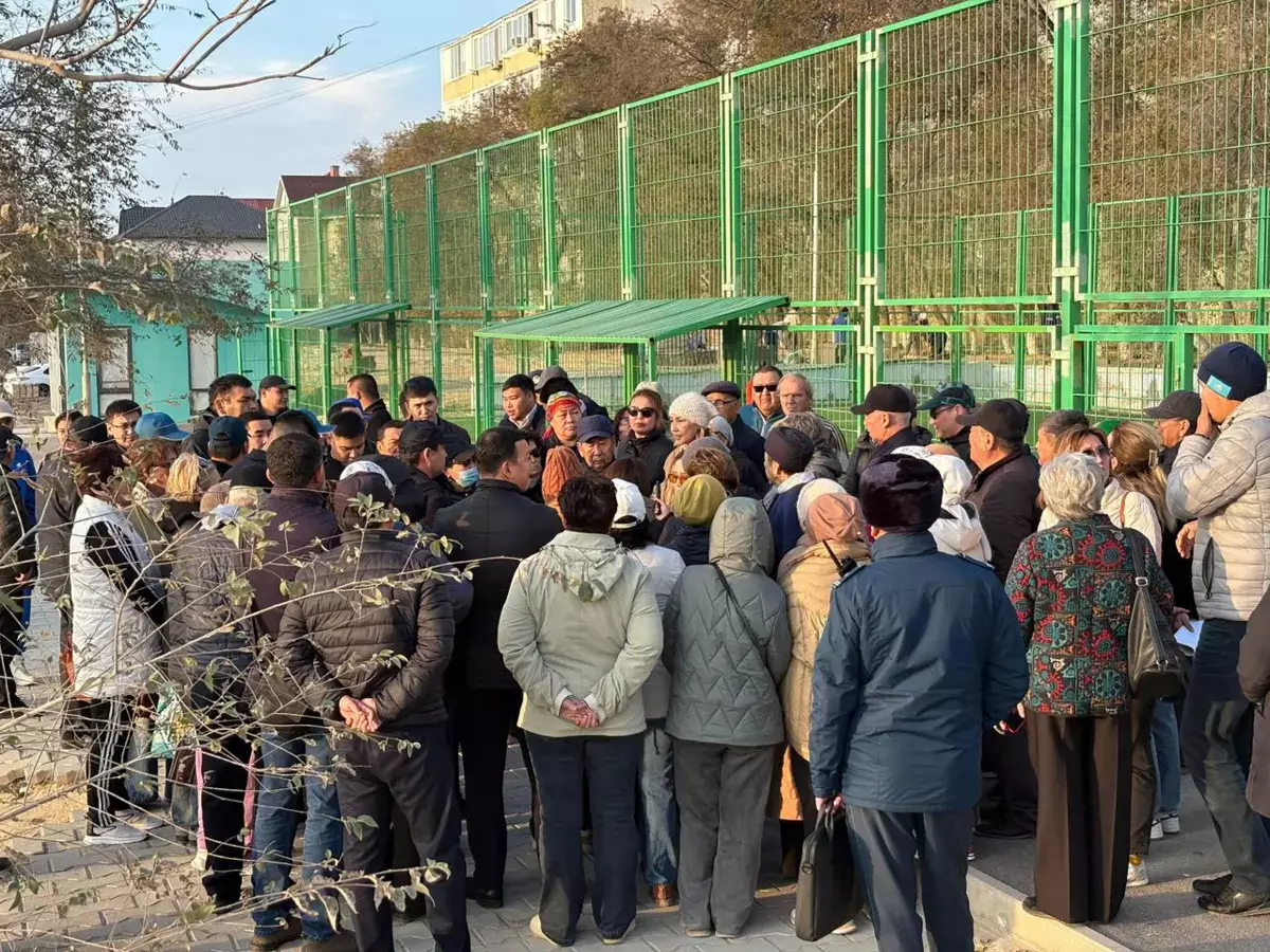 Аким города Актау встретился с жителями 15 микрорайона - новости на Lada.kz 21.11.2025