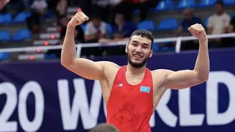 “Сенсациялық жеңіс!” Сүйінші: Ризабек Айтмұхан Олимпиада чемпионын қапы қалдырды (ВИДЕО)