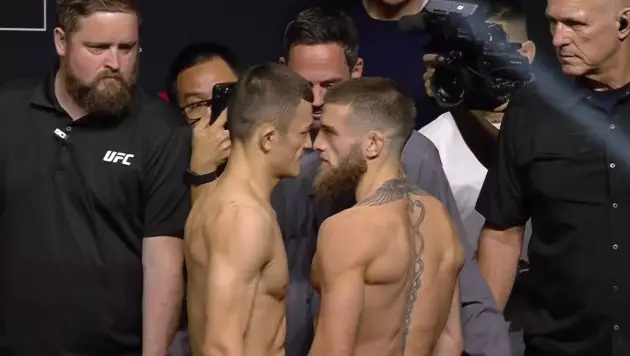 Казах провёл битву взглядов с братом чемпиона UFC