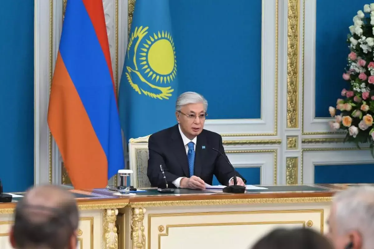 Токаев выразил благодарность Алиеву за решение снять санкции и создание условий для прямой торговли Казахстана и Армении