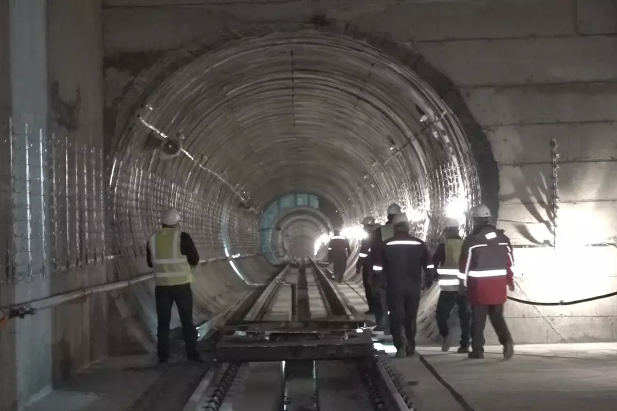 Алматинское метро: на новой станции «Калкаман» завершили укладку бесшумных рельсов