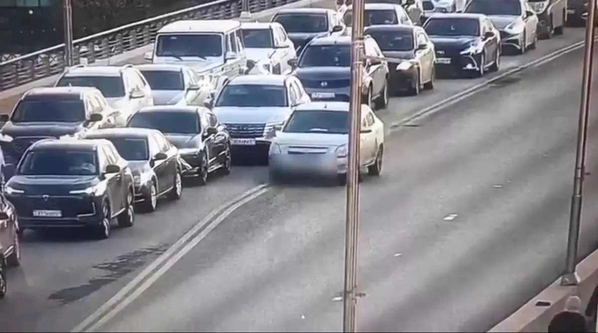 Таксист привлек внимание полицейских в Астане (ВИДЕО)