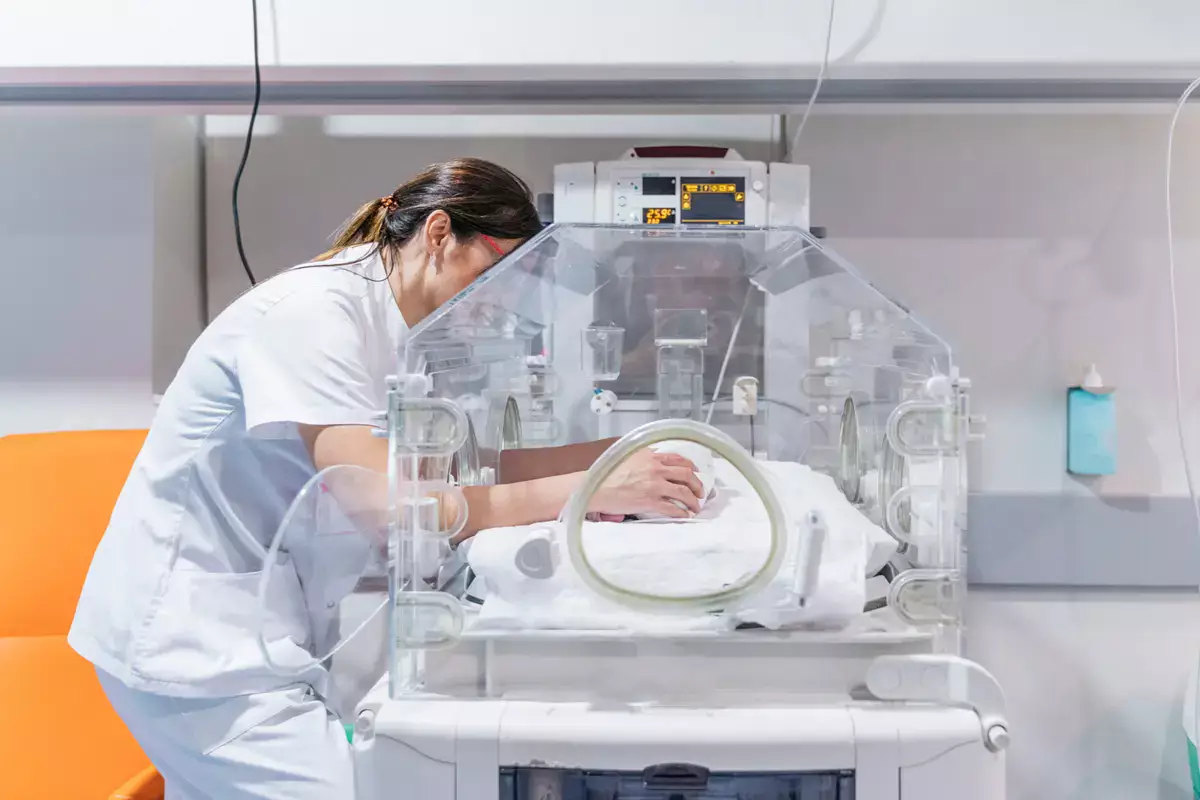 В Индии спасли крошечную девочку весом 350 граммов - новости на Lada.kz 21.11.2025