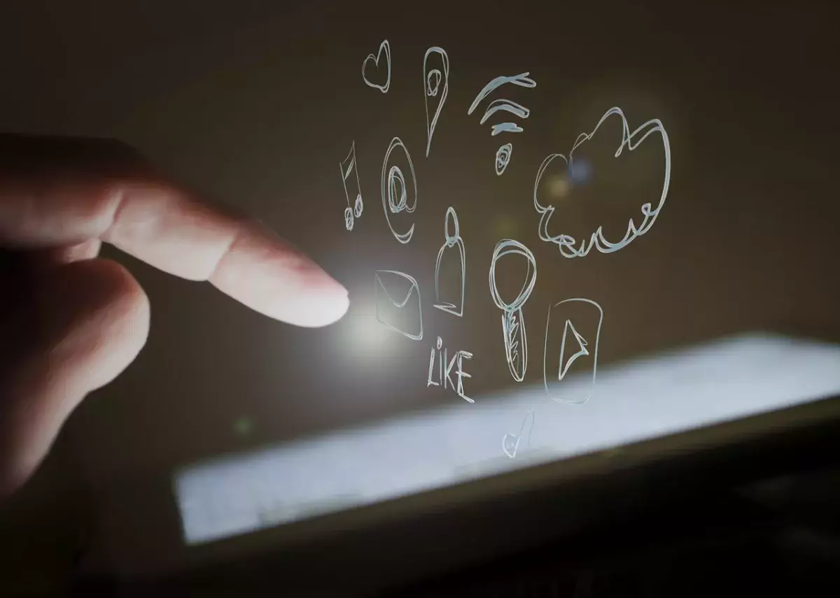 Лайки на фото других женщин признаны поводом для развода в Турции