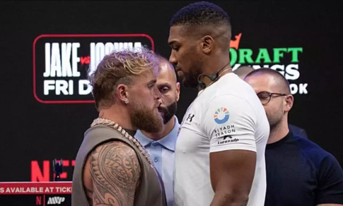 Энтони Джошуа и Джейк Пол провели первую дуэль взглядов