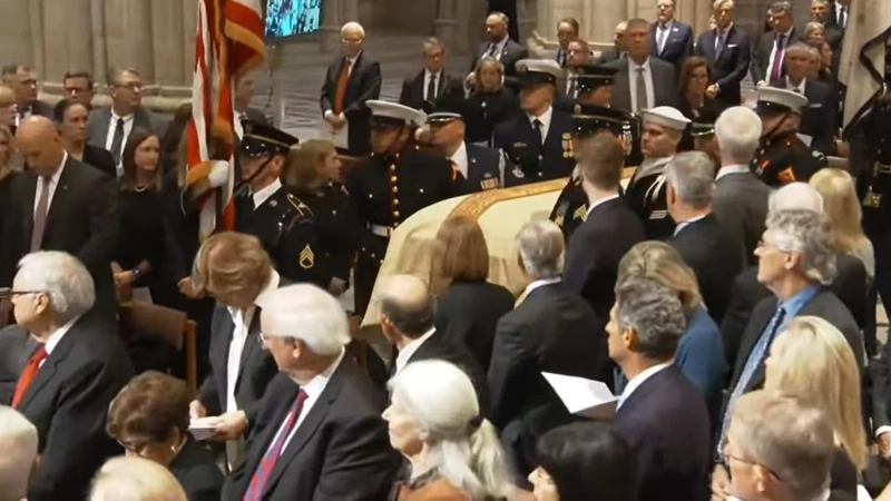 Проведен похороны бывшего вице-президента США Дика Чейни в Вашингтоне.