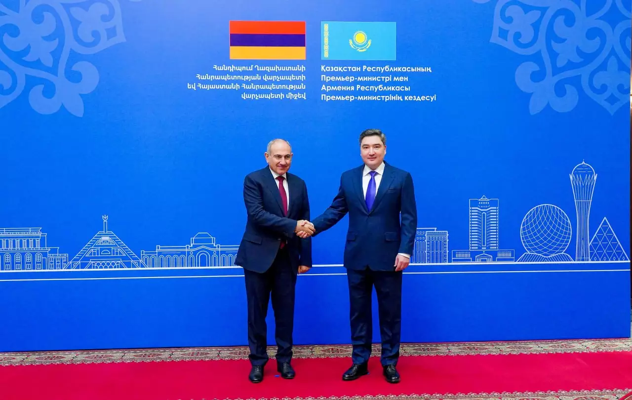 Казахстан и Армения обсудили дорожную карту по расширению торговли и совместных проектов.