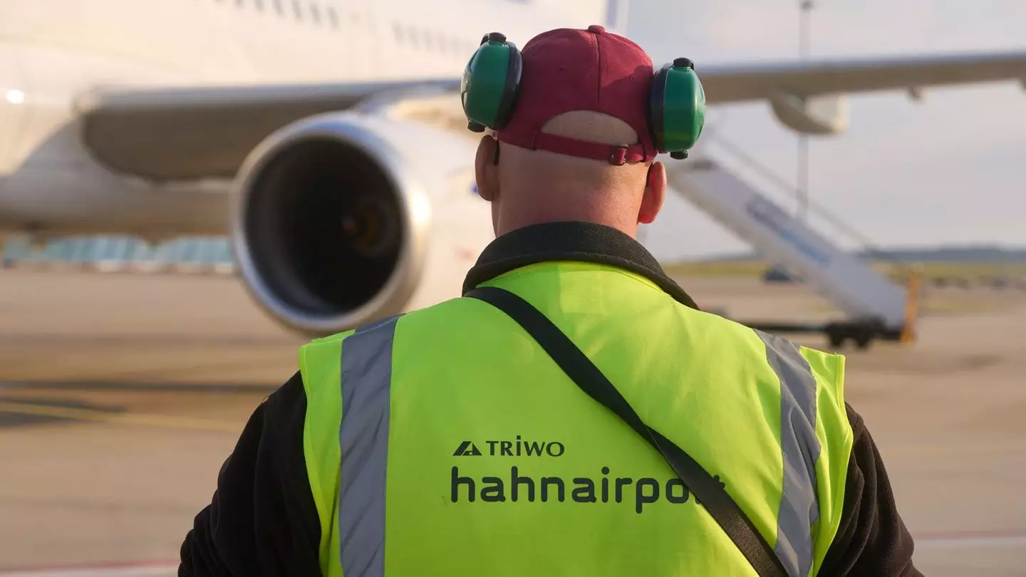 Аэропорт Хаан сотрудничает с аэропортом в Казахстане.