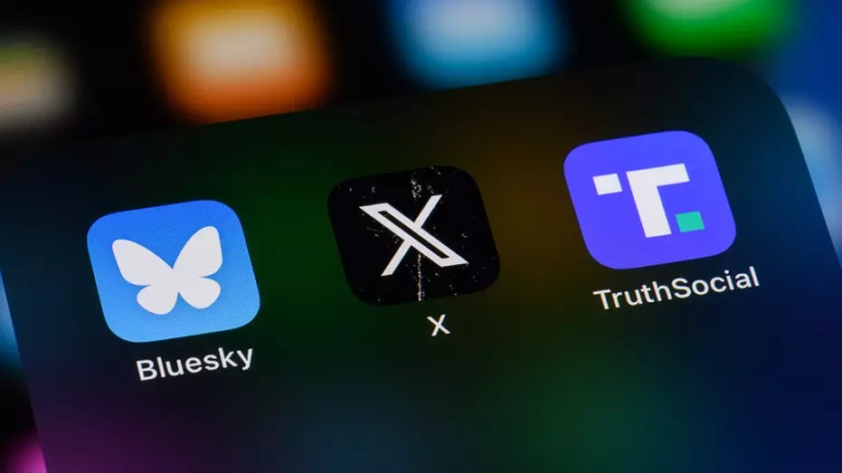 Число активных пользователей Bluesky резко упало после победы Трампа на выборах, в то время как Truth Social добился скромного роста: отчет.