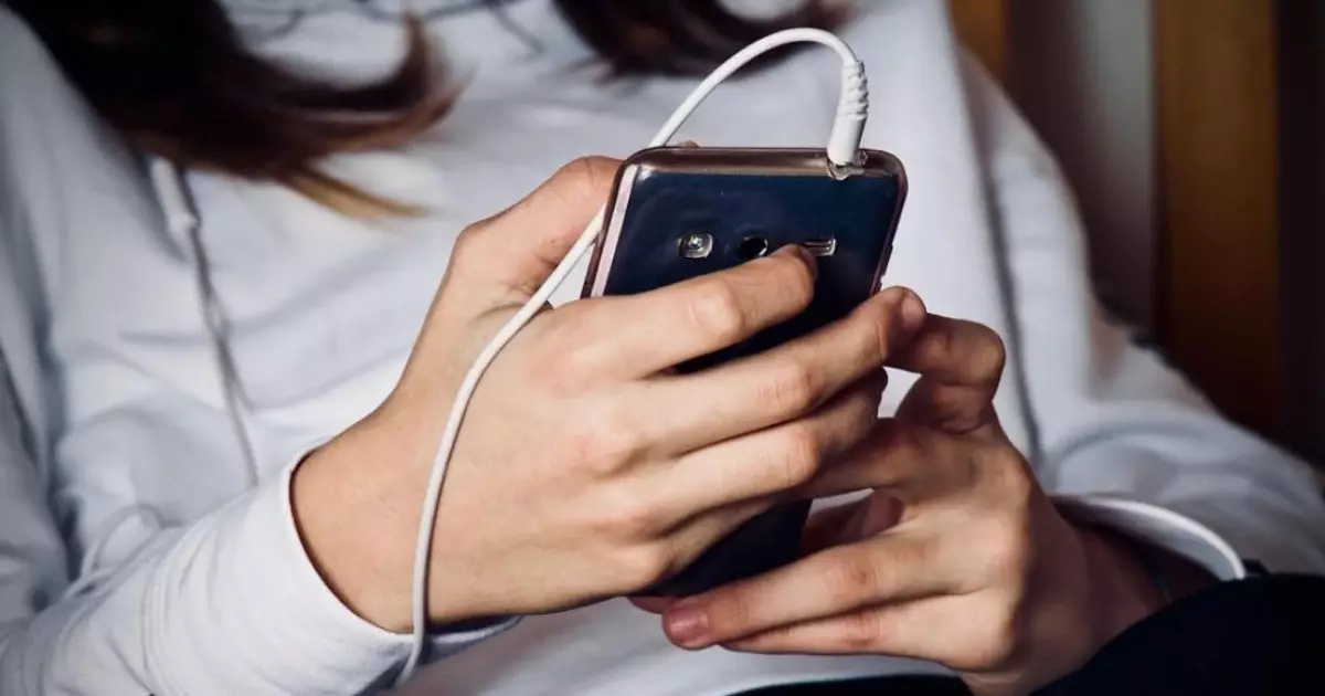   Сенім телефонына сенгендер көп   