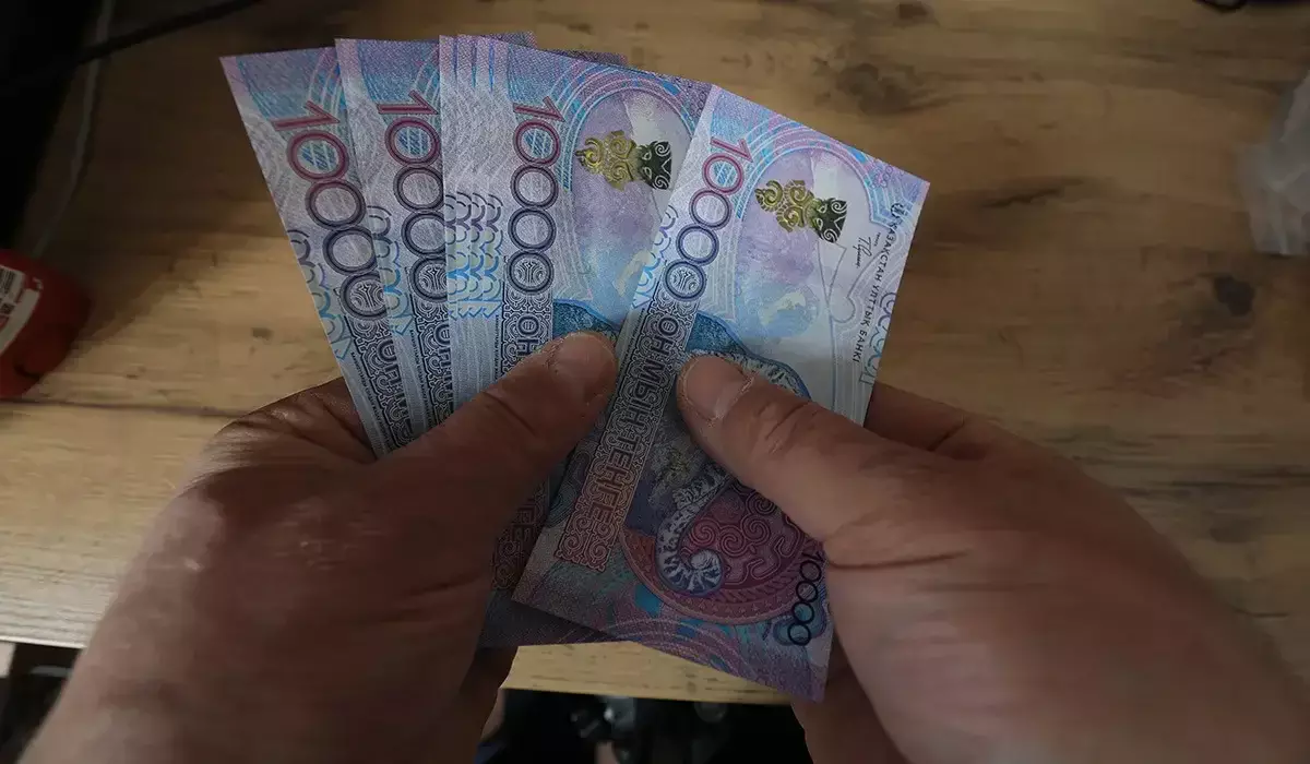 «Далада қалайын деп тұрмыз»: әкімдікке сеніп несие алған жүздеген адам қиындыққа тап болды