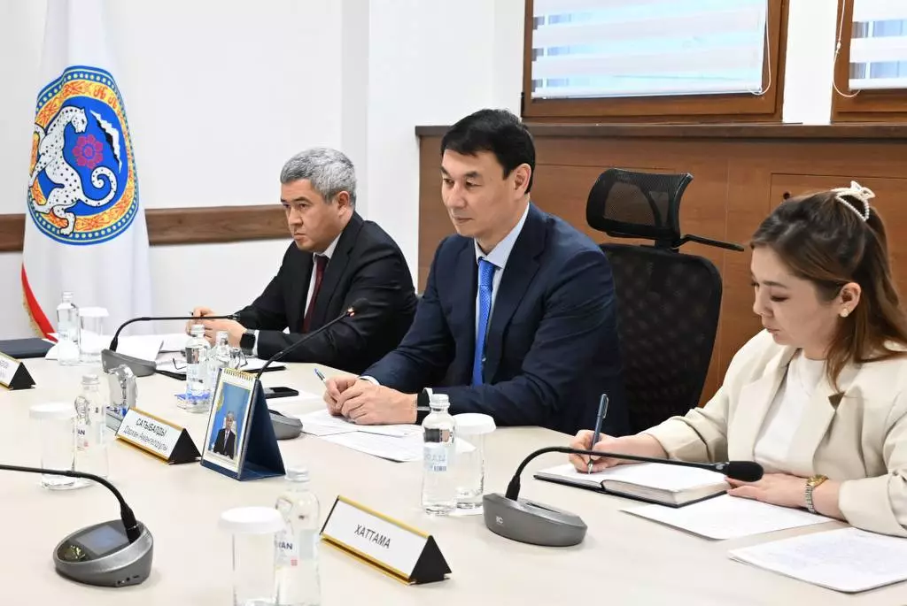 Жители Алматы попросили акима решить проблемы дорог, инженерных сетей и благоустройства