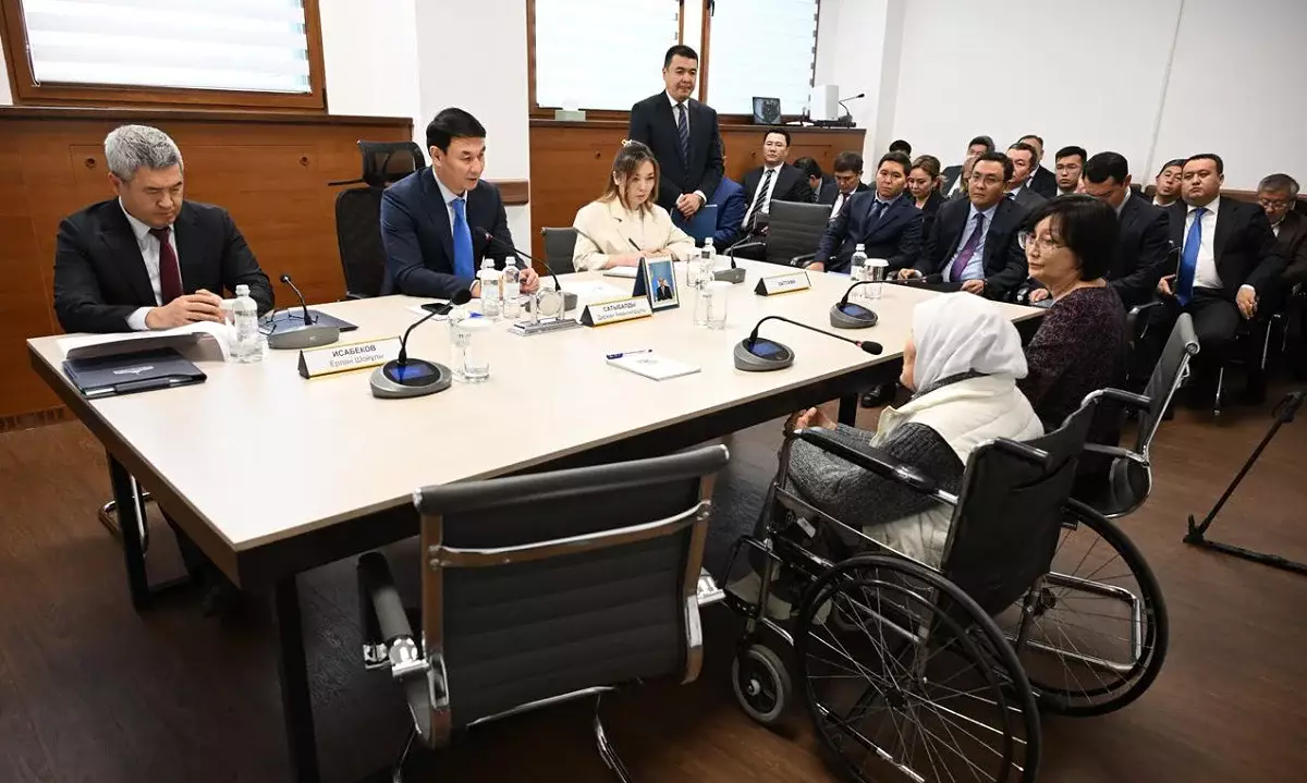 Инфрақұрылым, көріктендіру және әлеуметтік қолдау: Алматы әкімі тұрғындарды қабылдады