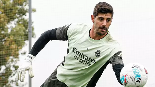 "Реалу" предложили 9 миллиардов за сменщика Куртуа: его хочет топ-клуб АПЛ