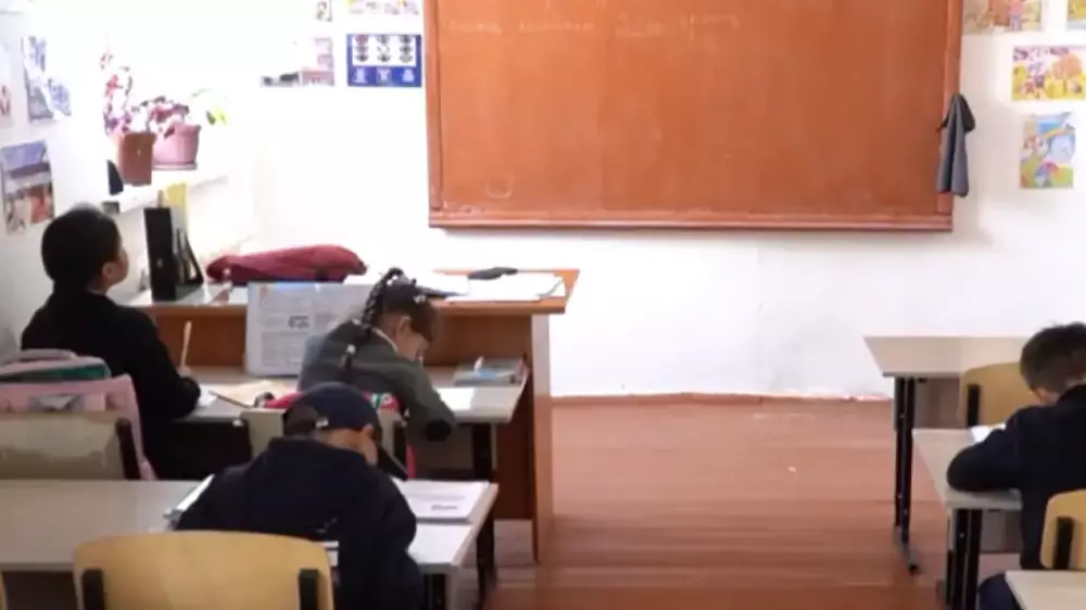 Жамбыл облысында балалар 70жыл бұрын салынған үйде оқуға мәжбүр