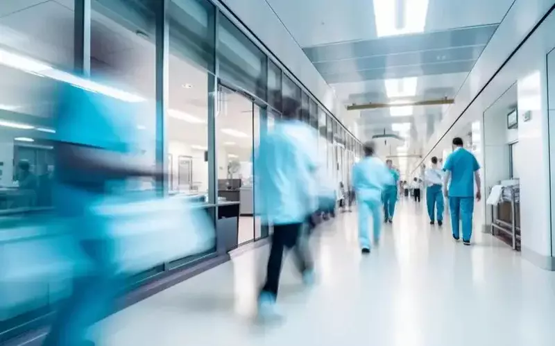 Китайские врачи проводят сердечные операции на детях из Киргизии.