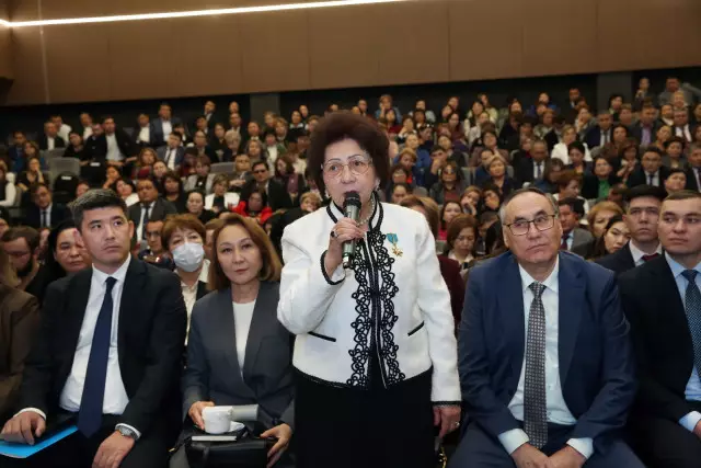 Алматыда білім беру жүйесінің өзекті мәселелері талқыланды