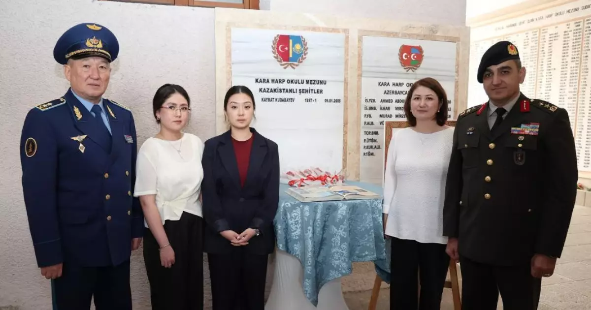   Түркияның әскери жоғары оқу орнында қазақстандық офицерге арналған ескерткіш тақта ашылды   