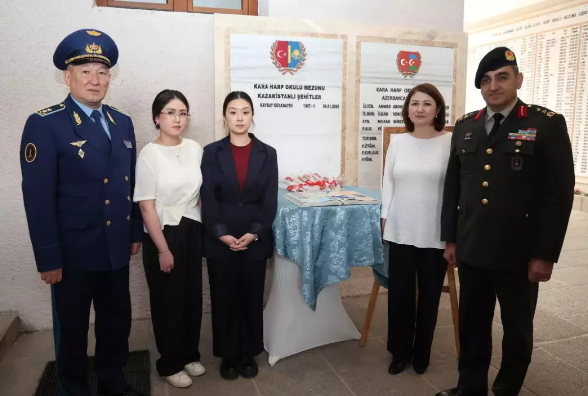 Казахстанскому офицеру открыли мемориальную доску в Турции