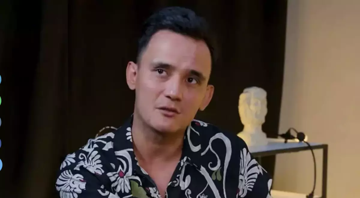 «Қуаныштың көз жасы»: Әли Оқапов сахнада жылап жіберді (ВИДЕО)