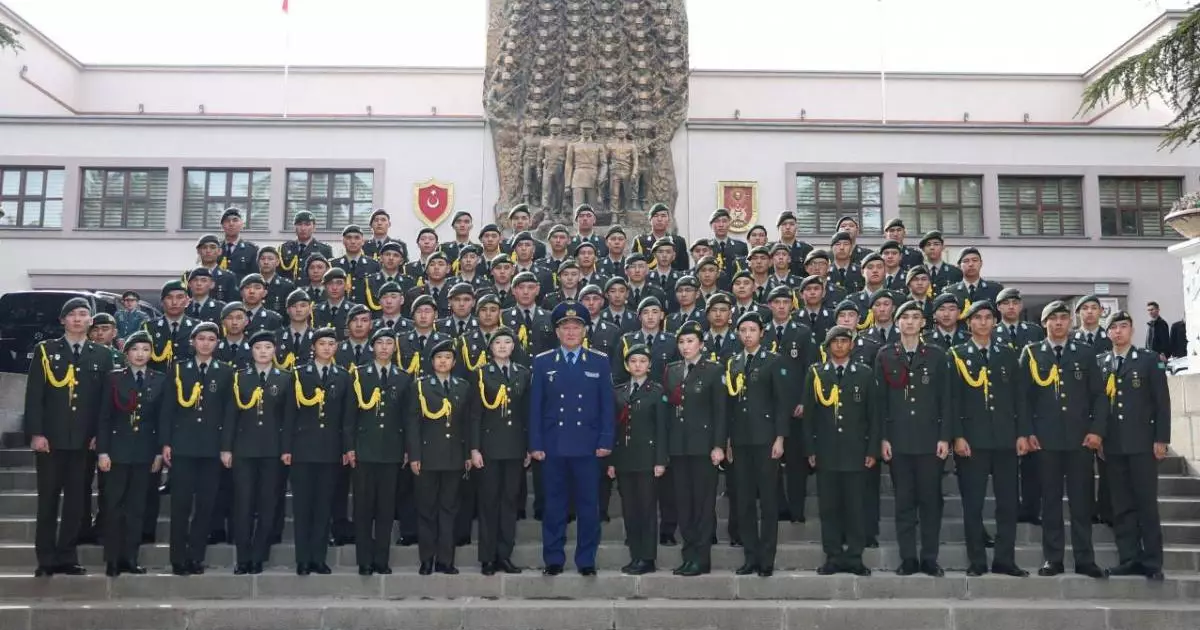  Түркияның әскери жоғары оқу орнында қазақстандық офицерге арналған ескерткіш тақта ашылды 