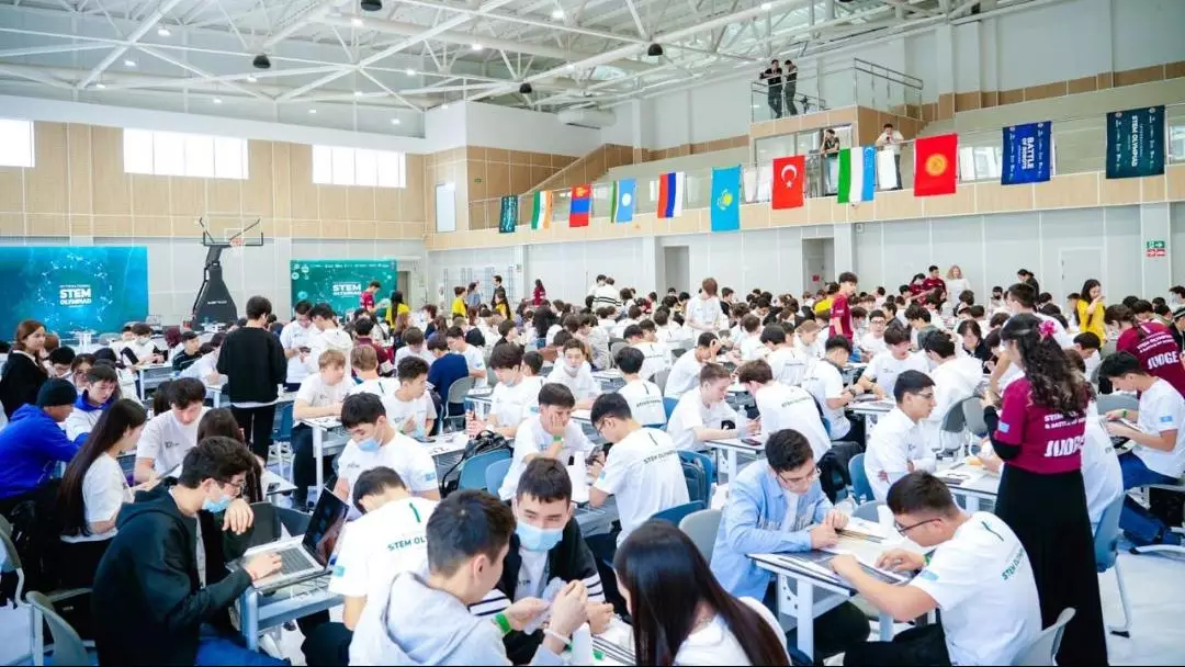 Астанада халықаралық STEM-олимпиадасы мен роботтар шайқасы басталды