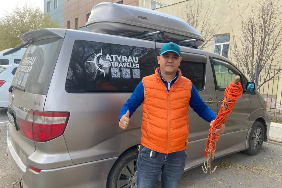 Жители Атырау самостоятельно очищают дно Урала