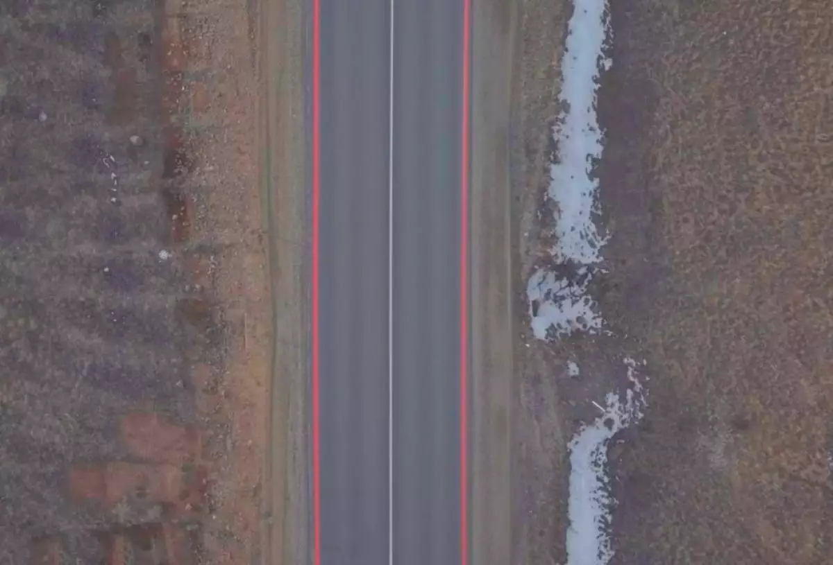 Кроваво-красные полосы появились на обочинах дорог в Карагандинской области