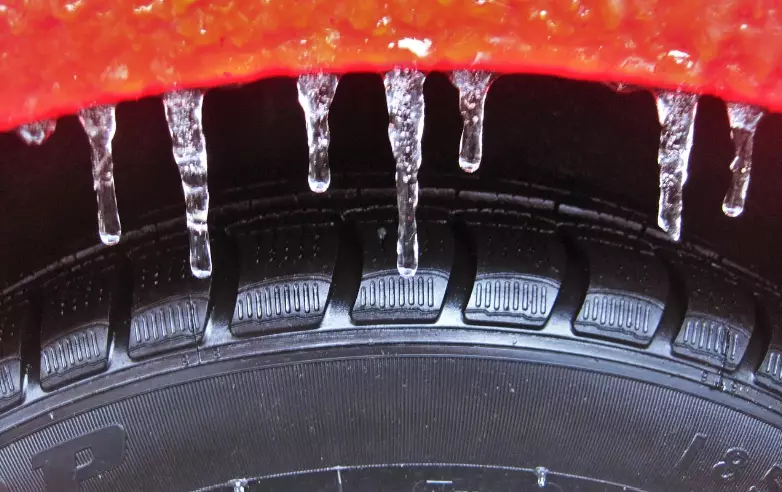 Туманы и гололед ожидаются в воскресенье в ряде регионов Казахстана