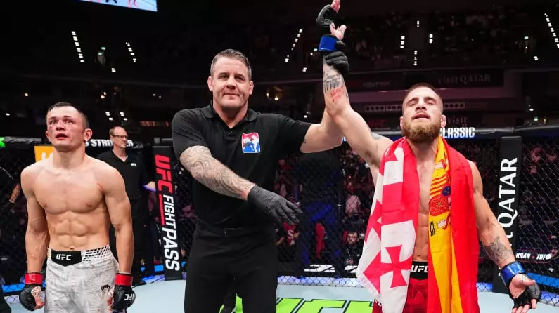 Бекзат Алмахан проиграл Александру Топурии на UFC в Катаре 