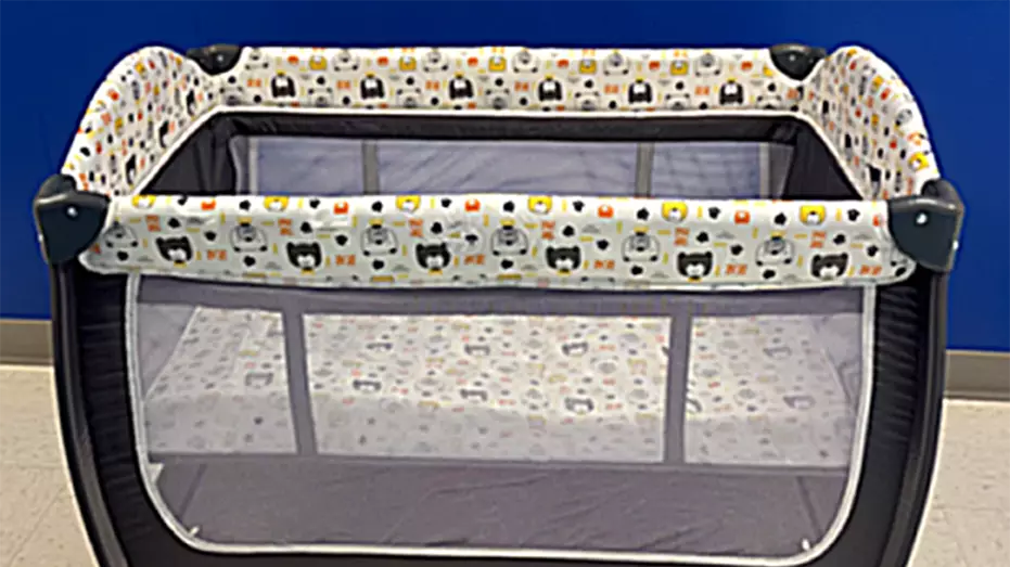 Amazon отзывает детские товары по всей стране из-за риска смертельной опасности.