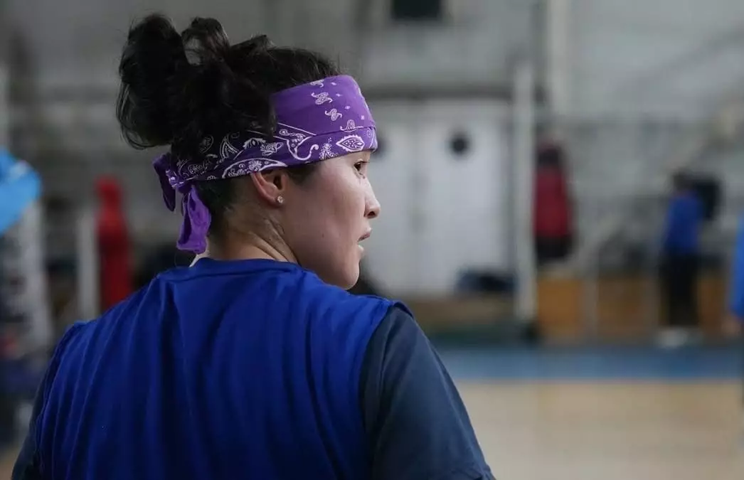 «Қандай күлкілі»: Назым Қызайбай әлем чемпиондарын қалай «жазалағанын» еске алды (ВИДЕО)