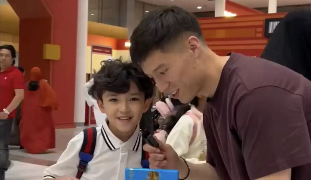 «Қалайсың?»: жапониялық блогер жігіт қазақша сөйлеп, жұртты таң қалдырды (ВИДЕО)