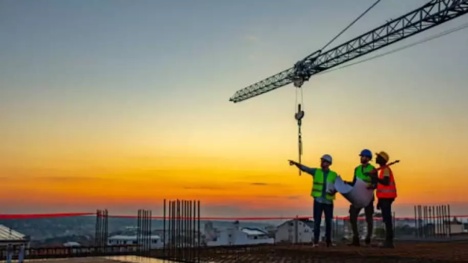 Астанада 3 құрылысшы бесінші қабаттан құлап кетті