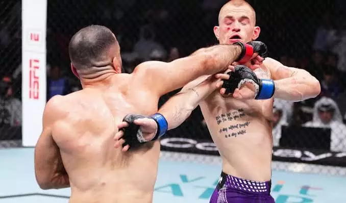 Шавкат Рахмоновтың салмағындағы ТОП жекпе-жек жанжалмен аяқталды