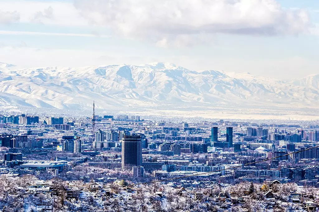 Победитель Silk Way Star объявлен в Астане: Димаш Кудайберген вручил награду финалисту.