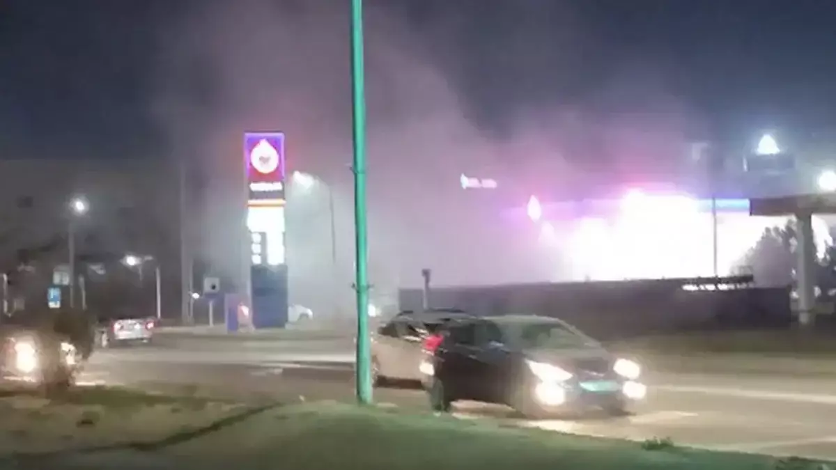 Ақтауда Qazaq Oil жанармай бекетінде өрт болды: жеңіл көлік алапат отқа оранды (ВИДЕО)