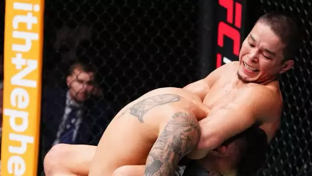 Яркие финиши. Видео лучших моментов турнира UFC с казахстанцами