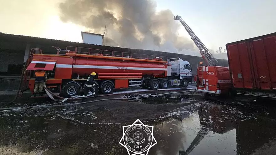 Алматы облысында ірі қойма өртеніп жатыр 