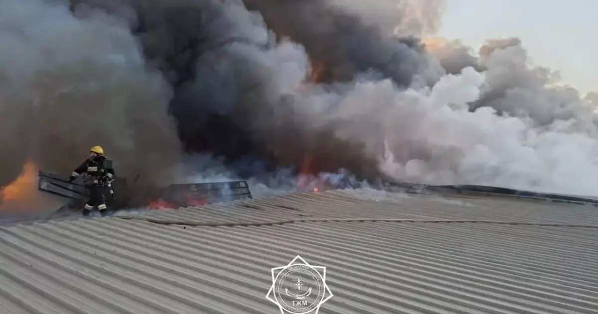  Алматыда екі қабатты қойма өртенді 