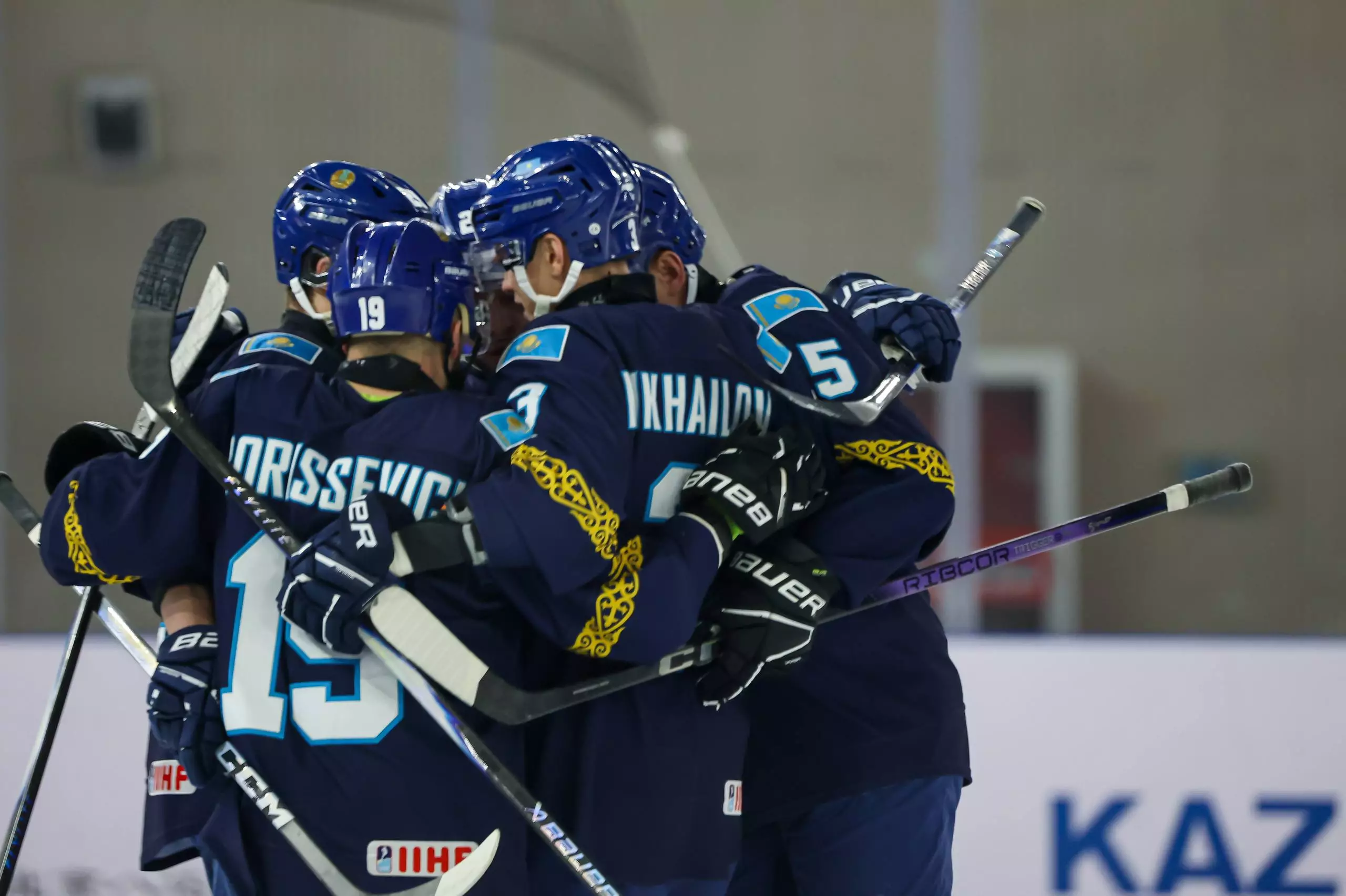 Азия чемпионаты: Қазақстан жарыс иелерін сенімді жеңді