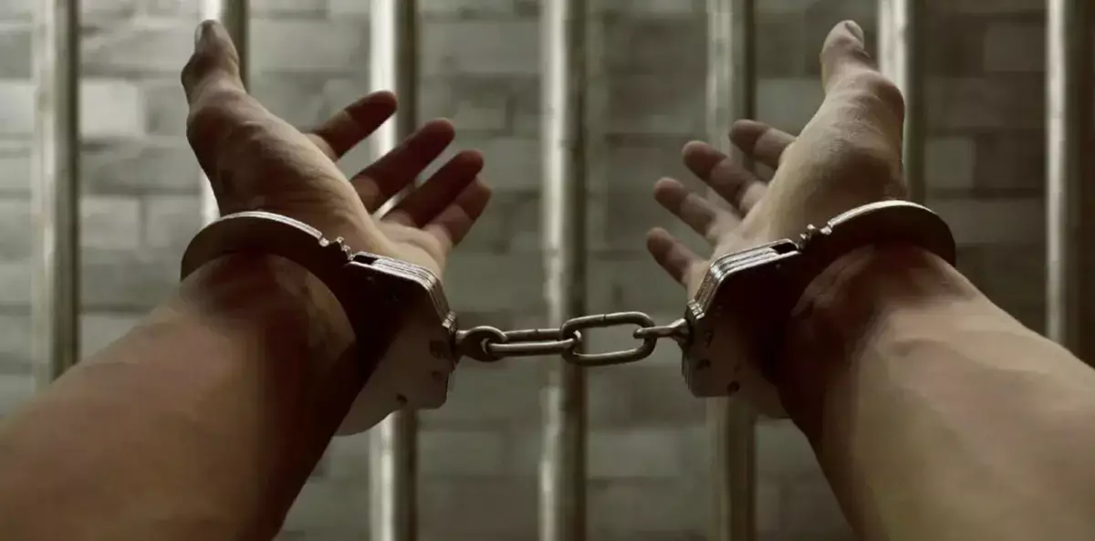 Эмоциональные слова в адрес полицейского обернулись для казахстанца реальным сроком - новости на Lada.kz 23.11.2025