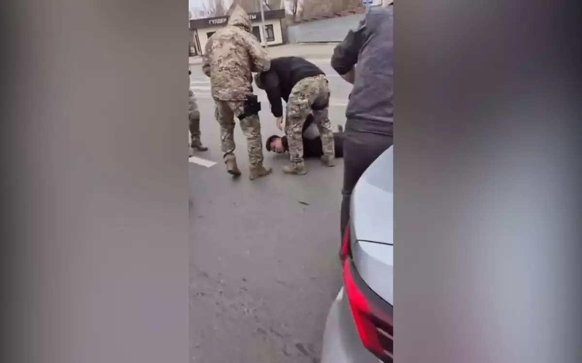 В Атырау водитель порезал руку оппоненту после дорожной ссоры