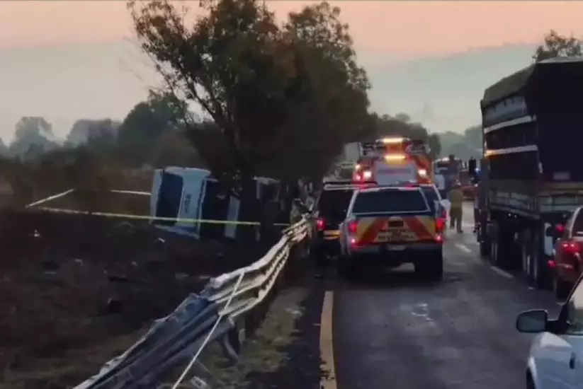 Туристический автобус перевернулся на западе Мексики